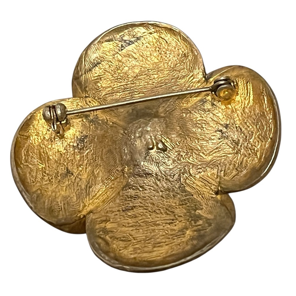 Vintage goldtone flower brooch with rhinestone accents - Picture 3 of 6
